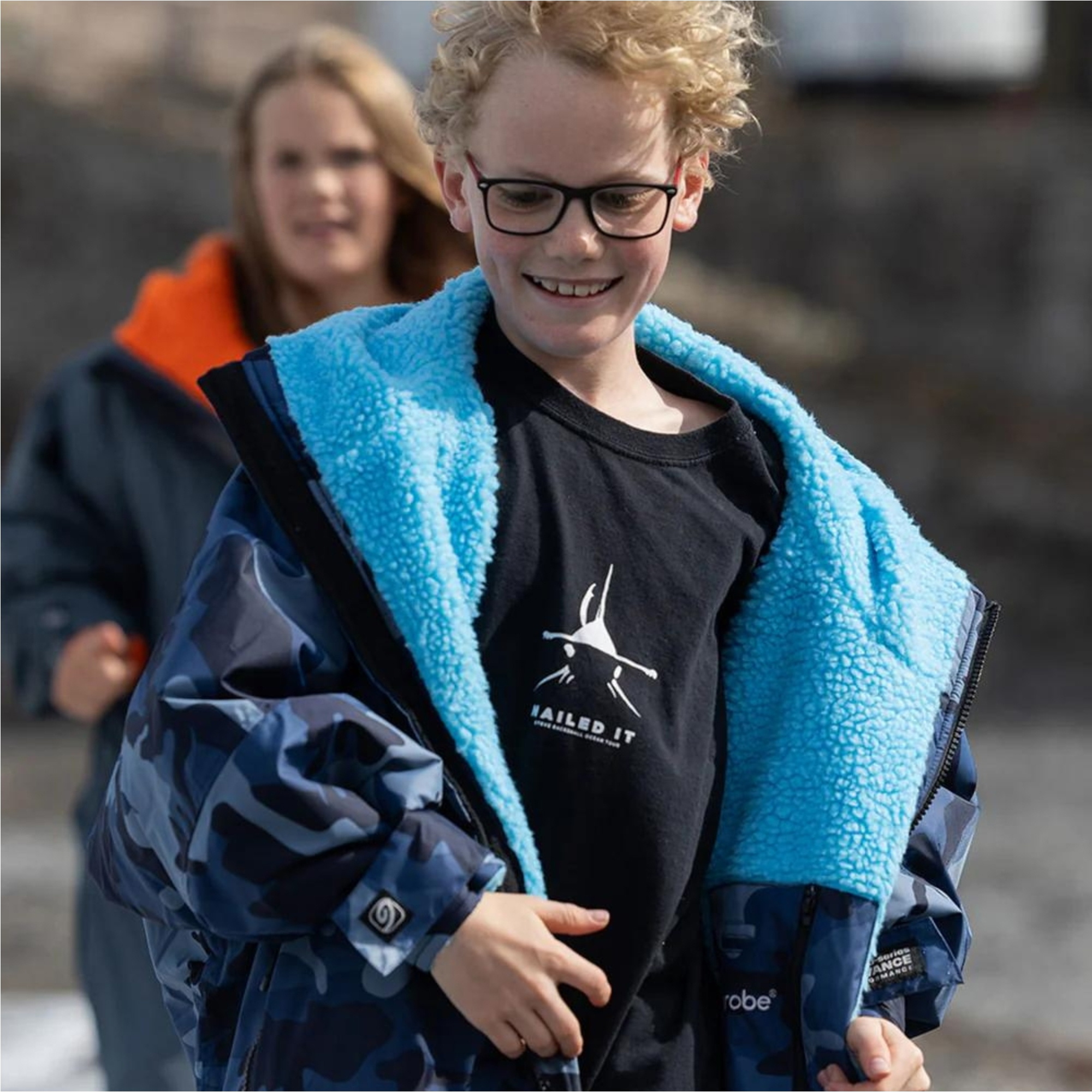 2026 Dryrobe Junior Advance Long Sleeve Changing Robe V3KSLSDA - Blue / Camo